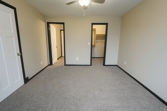 2110-2114 E Village Estates Dr in Park City, KS - Building Photo - Building Photo