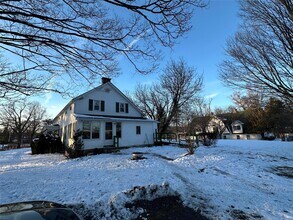 17 Kelly Ln-Unit -A2 in Pine Bush, NY - Foto de edificio - Building Photo