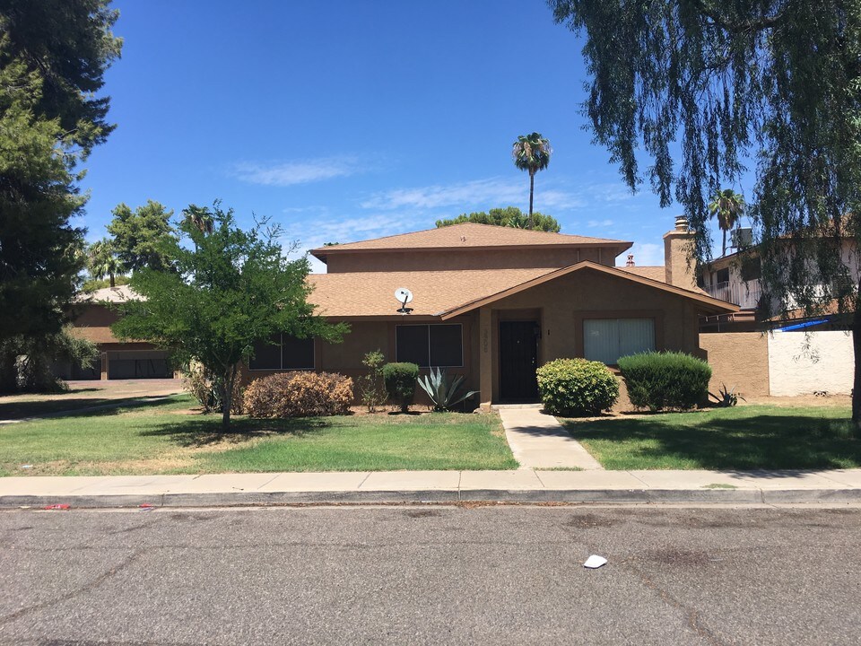 3308 W Loma Ln in Phoenix, AZ - Foto de edificio
