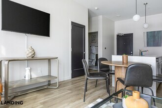 409 Oak St, Unit 501 in Columbus, OH - Building Photo - Building Photo