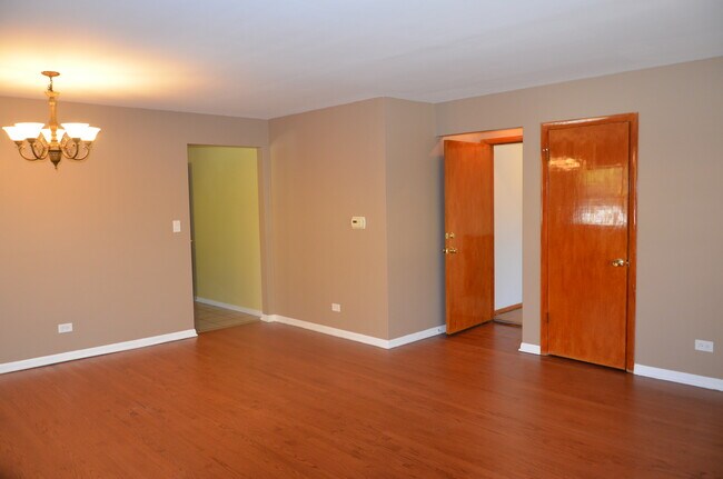 6743 N Oxford Ave in Chicago, IL - Building Photo - Building Photo