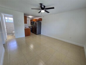 716 NW 14th Way in Fort Lauderdale, FL - Building Photo - Building Photo