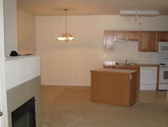 6825 19th St in Greeley, CO - Foto de edificio - Building Photo