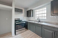 5121 Peachtree St photo'