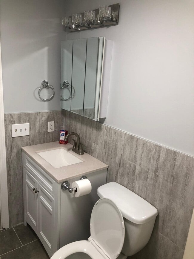 422 Smithfield Ave in Pawtucket, RI - Building Photo - Building Photo