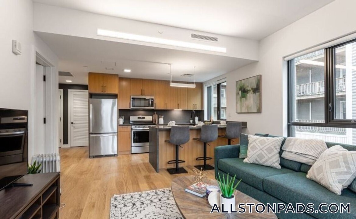 83 Gardner St in Boston, MA - Building Photo