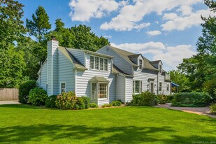 20 Seagate Rd in Darien, CT - Building Photo