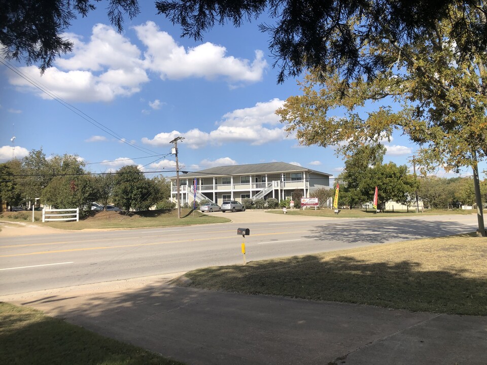 Pecan Grove Apartments in Caldwell, TX - Building Photo