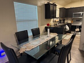 13409 Pine Needle St in Manor, TX - Foto de edificio - Building Photo