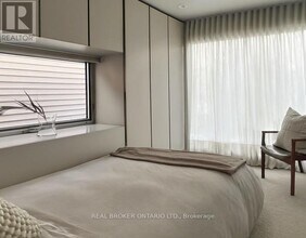 329 Manning Ave in Toronto, ON - Building Photo - Building Photo