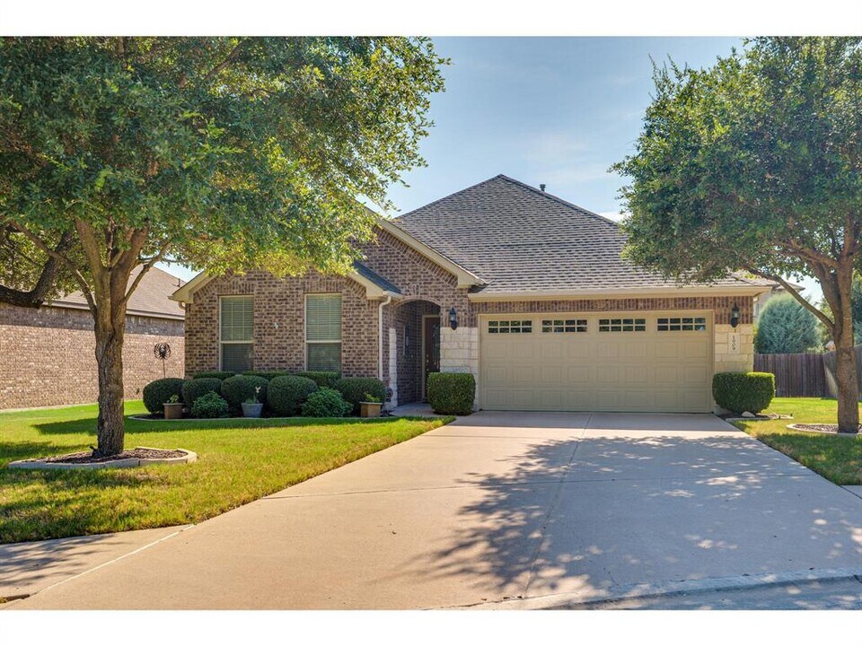 1909 Pecan Valley in Leander, TX - Building Photo
