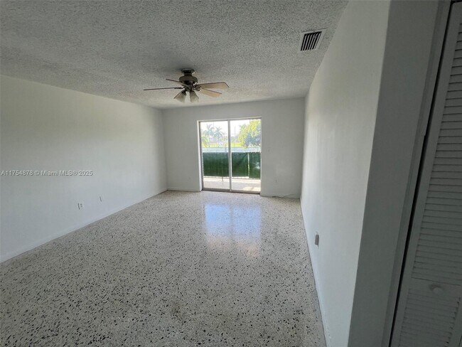 887 W 29th St in Hialeah, FL - Building Photo - Building Photo