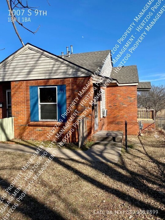 1007 S 9th St in Ponca City, OK - Building Photo