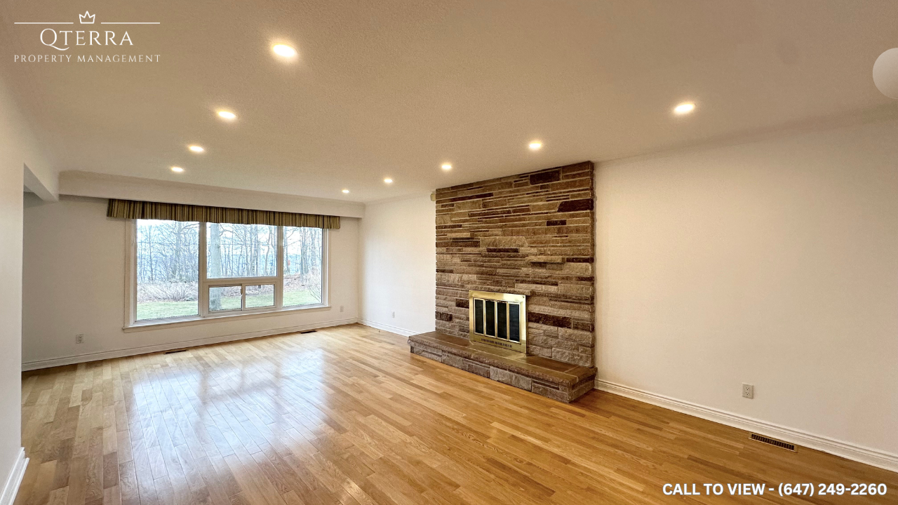 23 S Marine Dr in Toronto, ON - Building Photo