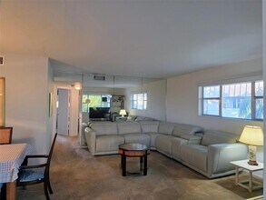300 Layne Blvd, Unit 3013 in Hallandale Beach, FL - Building Photo - Building Photo