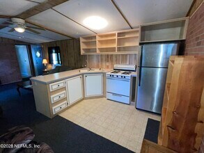 205 Lakeview Ct in Interlachen, FL - Building Photo - Building Photo