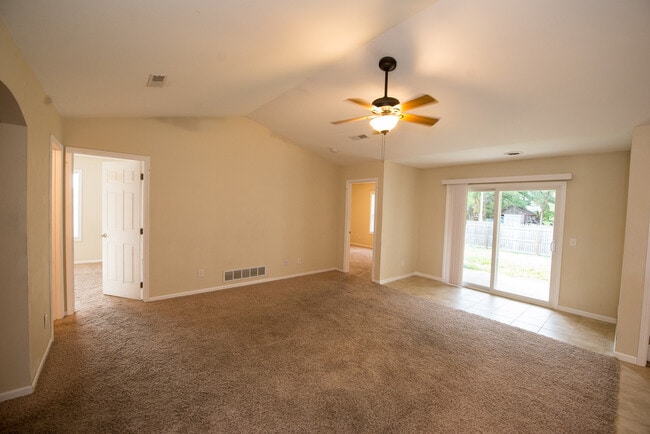 property at 2724 N Brookglen Cir