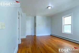 28 Mt Hope St, Unit 1 in Boston, MA - Building Photo - Building Photo