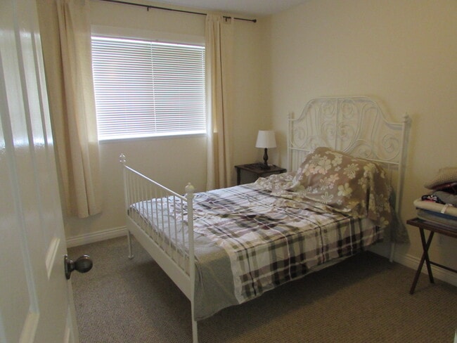 6046 Montgomery Way in Nanaimo, BC - Building Photo - Building Photo