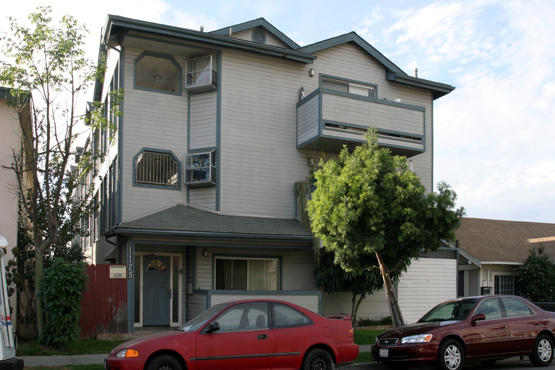 1125 Stanley Ave in Long Beach, CA - Foto de edificio