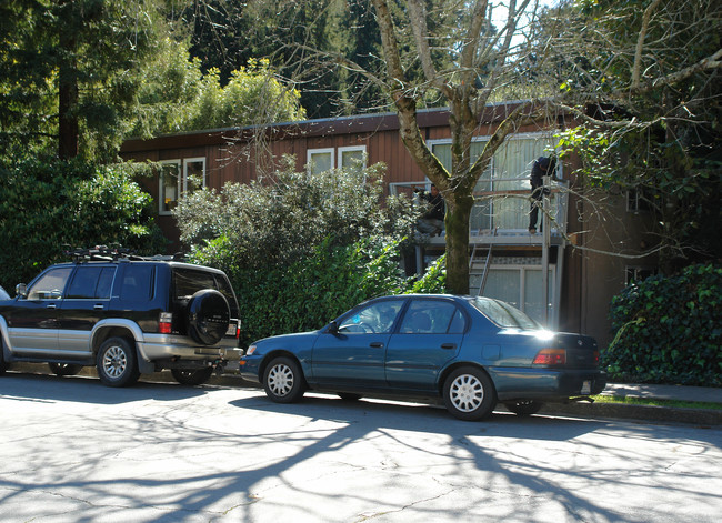 215 Throckmorton Ave in Mill Valley, CA - Building Photo - Building Photo