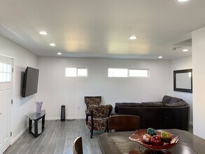 9227 S 5th Ave in Inglewood, CA - Building Photo - Building Photo