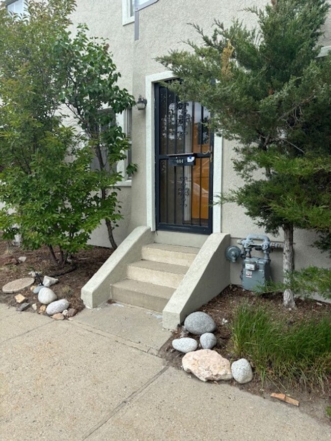property at 604 W 13th St