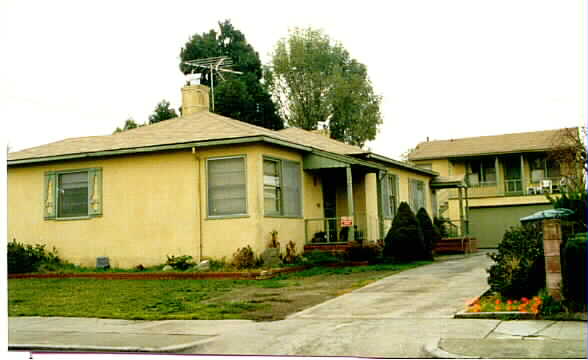 145-149 Stratford Ave in San Leandro, CA - Building Photo