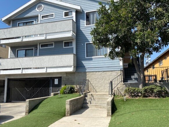 5263 Corteen Plz in Valley Village, CA - Building Photo