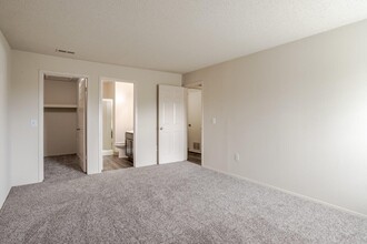 Pavilion Court Apartment Homes in Novi, MI - Building Photo - Building Photo