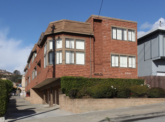 570 Baden Ave in South San Francisco, CA - Foto de edificio - Building Photo