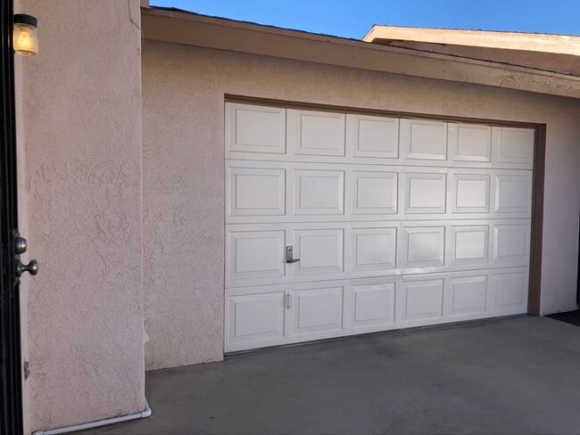 408 W Felspar Ave, Unit A in Ridgecrest, CA - Building Photo - Building Photo