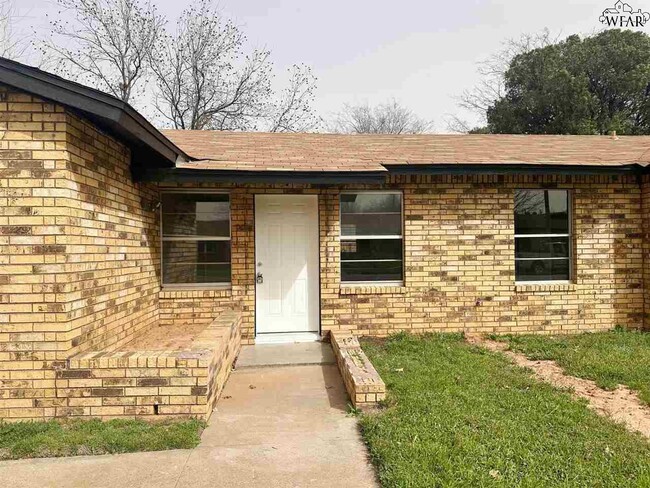 1808 Las Cruces Ln in Wichita Falls, TX - Foto de edificio - Building Photo