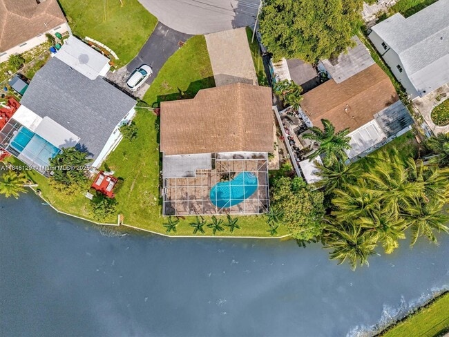 3917 E Lake Rd in Miramar, FL - Building Photo - Building Photo