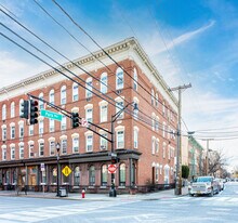 213 14th St in Hoboken, NJ - Building Photo