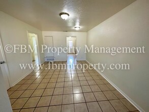 1211 Old Bardwell Rd-Unit -B in Ennis, TX - Building Photo - Building Photo