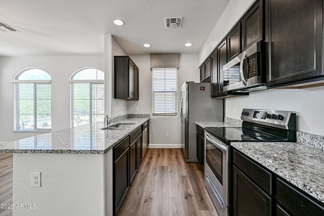 240 W Juniper Ave in Gilbert, AZ - Building Photo