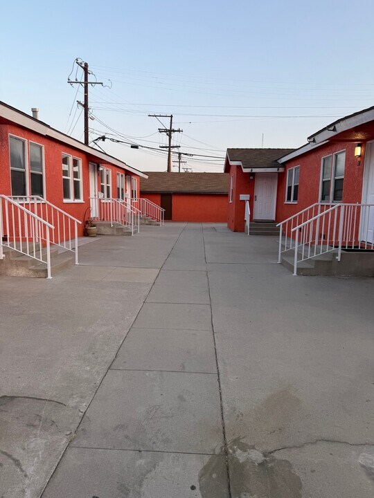 3264 Post St, Unit Apt B in South Gate, CA - Foto de edificio