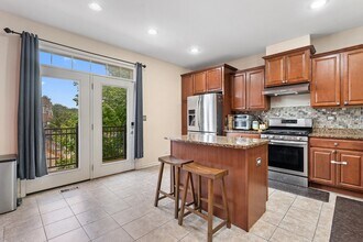 2234 S Crambourne Way in Arlington Heights, IL - Building Photo - Building Photo