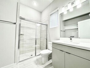 5823 Fairdale Ln in Houston, TX - Building Photo - Building Photo