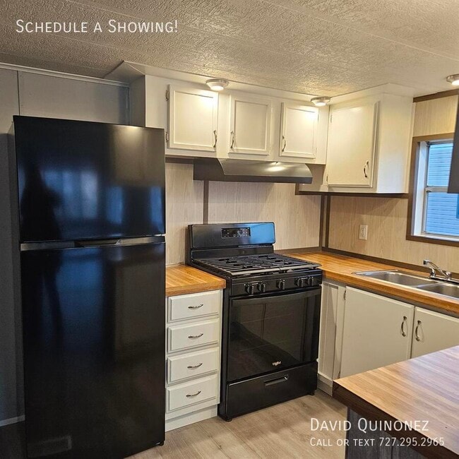 property at 5515 Squiredale Ln