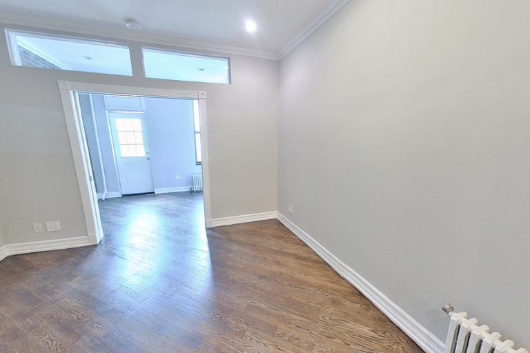279 E 10th St in New York, NY - Building Photo