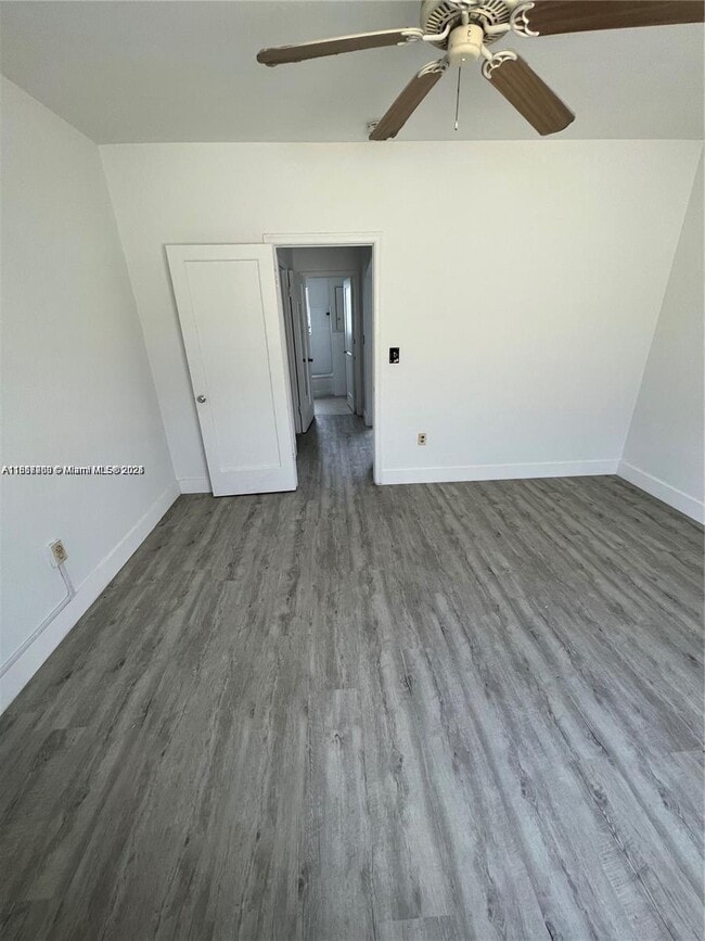 945 Bay Dr in Miami Beach, FL - Building Photo - Building Photo