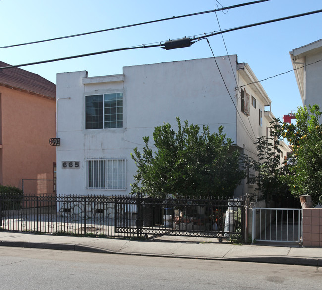 665 Grand Ave in Los Angeles, CA - Foto de edificio - Building Photo