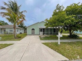 5359 SE Dell St in Stuart, FL - Building Photo