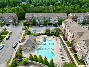811 Sunset Park Dr in Suwanee, GA - Foto de edificio - Building Photo