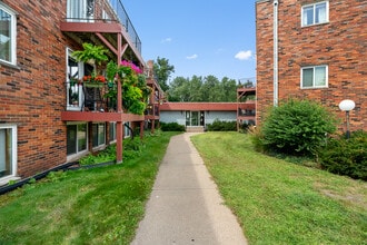 5980 Anna Ave NE in Fridley, MN - Building Photo - Building Photo