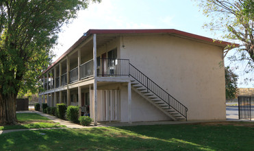 Lake Crest Apartments in Marysville, CA - Building Photo - Building Photo