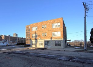 114 N Spring St in Elgin, IL - Building Photo - Building Photo