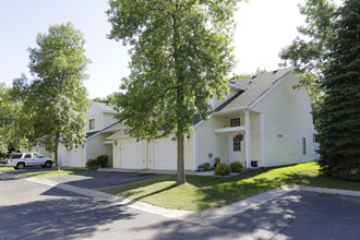 Lincoln Square Townhomes in Alexandria, MN - Building Photo - Building Photo